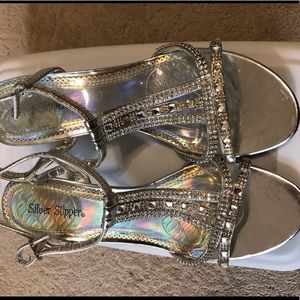 Beautiful jeweled silver heels. Size 8.